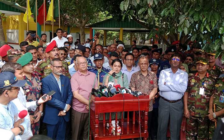 যশোরে ‘ভবদহ এলাকা’ পরিদর্শনে ৩ উপদেষ্টা; সেনাবাহিনীর তত্ত্বাবধানে অচিরেই নদী খনন শুরু করার আশ্বাস
